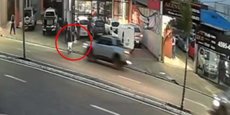 VÍDEO: homem morre atropelado ao atravessar avenida em Várzea Paulista